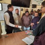 विद्यालय में फर्जी उपस्थिति देख बिफरे परबत्ता विधायक ।। Inquilabindia