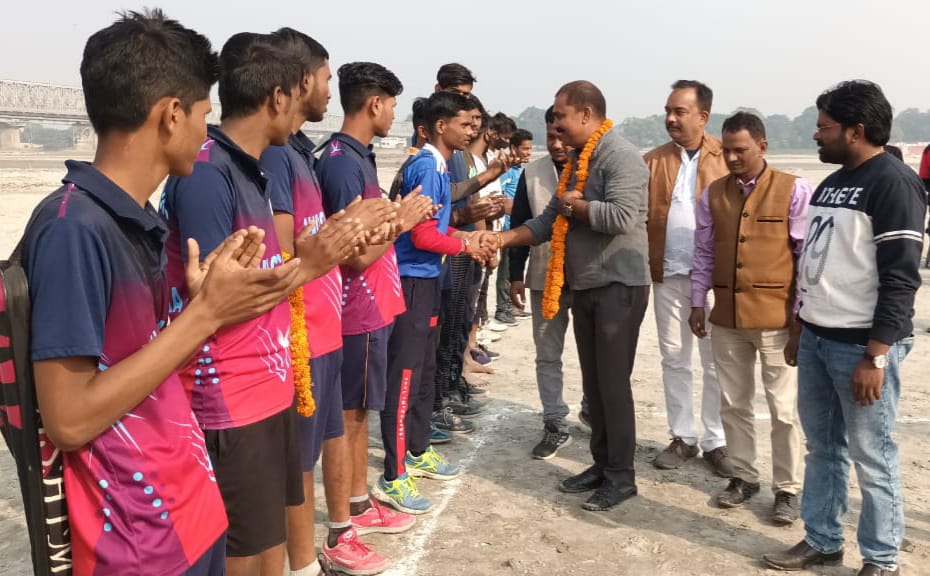 सोनपुर में सब जूनियर बॉल बैडमिंटन चयन प्रतियोगिता संपन्न हुआ ।। Inquilabindia 2 IMG 20211215 WA0023