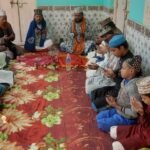 खानका में दुआ करते सज्जादानशीं व नायव सजजादानशींखानका में दुआ करते सज्जादानशीं व नायव सजजादानशीं ।। Inquilabindia