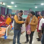 भाजपा कार्यकर्ताओं ने स्वास्थ्य मंत्री मंगल पाण्डेय का जन्मदिन मरीजों के बीच फल वितरण कर मनाए।। Inquilabindia