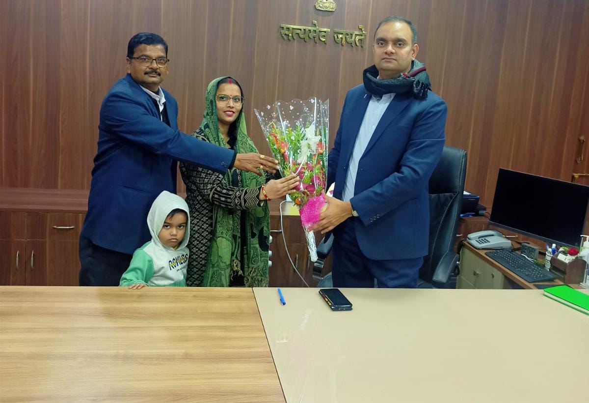 अपने क्षेत्र की मुलभूत समस्याओं को लेकर मुखिया ने कि कई जिला पदाधिकारियों से शिष्टाचार मुलाकात 2 IMG 20220101 WA0067
