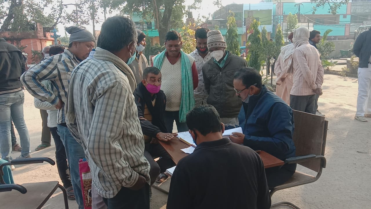 सुलतानगंज थाना परिसर मे लगा जनता दरबार नहीं हो पा रहा जल्द केस का निष्पादन।।। IMG 20220108 WA0022