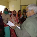 भ्रष्ट कर्मियों से तंग आकर किसानों का जत्था पहुंचा कृषि कार्यालय