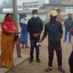 सुलतानगंज नगर सभापति नीलम देवी ने बढते कोरोना संक्रमण को देखते हुए सफाई कर्मचारियों के बीच बांटे मास्क ।।
