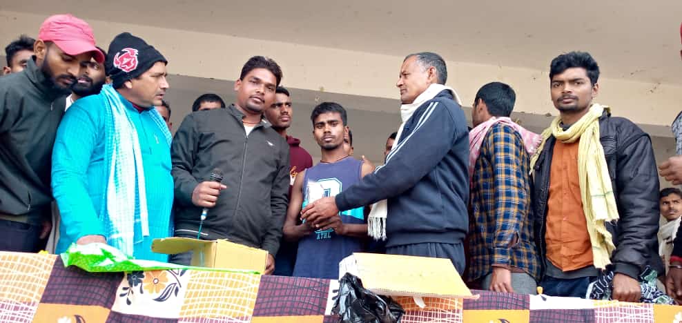 प्रखंड स्तरीय दौड़ प्रतियोगिता में विभिन्न गांवों के बालकों ने जीत हासिल कर किया अपने गांव का नाम रौशन 3 IMG 20220112 WA0012