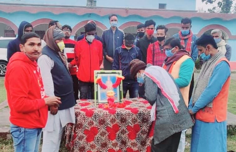 बिहपुर के डाकबंगला मैदान पर नवगछिया पुलिस जिला बॉल बैडमिंटन संघ के संयोजन में स्वामी विवेकानंद की 160 वीं जयंती मनाया गया। 2 IMG 20220112 WA0013 1