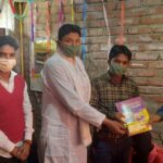 बिहार सरकार के पूर्व मंत्री अब्दुल रज्जाक अंसारी के जन्मदिन पर बच्चों के बीच किताब कॉपी वितरित ।। Inquilabindia