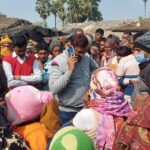 किसानों को यूरिया खाद नहीं मिलने.पर घंटों सडक जाम कर टायर जलाकर विरोध प्रर्दशन किए।।