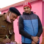 परबत्ता थाना के एस.आई खुद बिना मास्क पहने पब्लिक का चालान काटते वीडियो वायरल