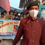 सराफ कॉलेज के एनसीसी कैडेटों ने नवगछिया स्टेशन पर चलाया स्वच्छता एवं मास्क जागरूकता अभियान।।