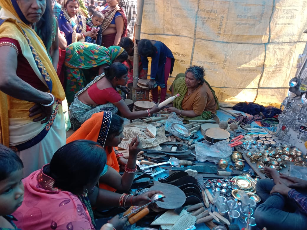 अगुवानी गंगा घाट पर गंगा स्नान कर माघी पूर्णिमा मेला देखने पहुंचे लाखों श्रद्धालुगण 6 IMG 20220217 WA0015