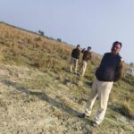 कोसी नदी किनारे अवैध खनन की सूचना पर अपराधियों के धड़-पकड़ के लिए बिहपुर सर्किल इंस्पेक्टर के नेतृत्व में की गई छापेमारी।। Inquilabindia