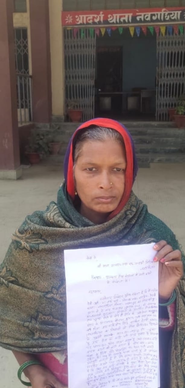 उज्ज्वला गैस योजना में गैस चूल्हा और सिलेंडर देने में लिया 1500 रुपये 4 हजार रुपये नही देने पर उपभोक्ता कार्ड जप्त करने का आरोप लगा महिला ने थाना में दिया आवेदन ।। 1 IMG 20220217 WA0031 1