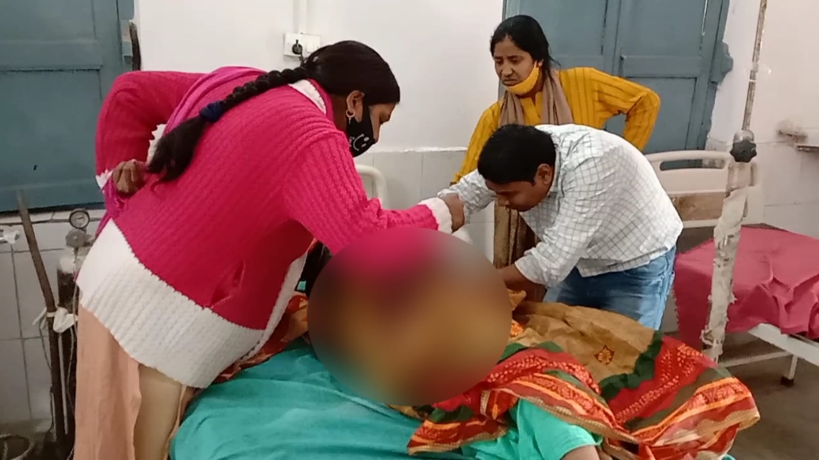 बैलगाड़ी और आटो के बीच हुई भिड़ंत में महिला बुरी तरह जख्मी, स्थिति नाजुक 4 IMG 20220217 WA0049