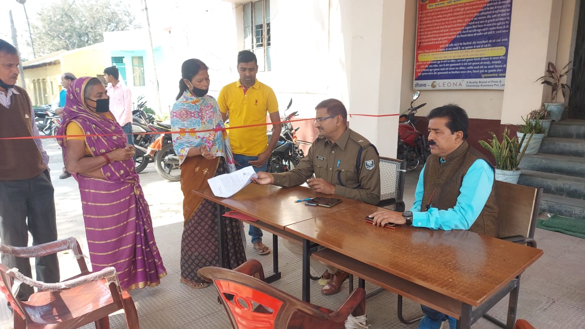 सुल्तानगंज थाना परिसर मे अंचल द्वारा जनता दरबार मे तीन केस का हुआ निष्पादन , दो केस लंबित। 1 IMG 20220219 WA0047