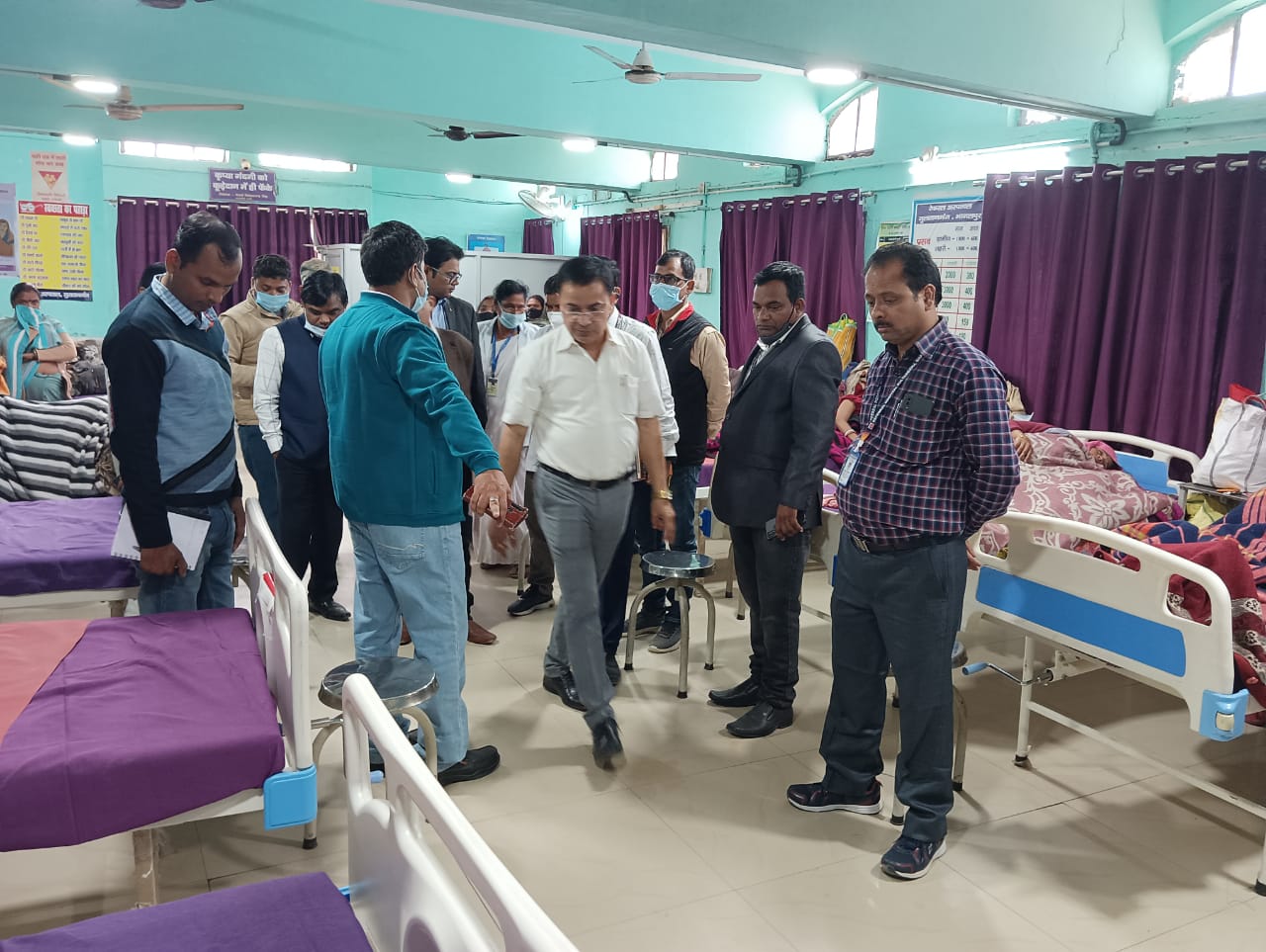 सुलतानगंज रेफरल अस्पताल का निरक्षण करने कायाकल्प की टीम पहुचे।। Inquilabindia 2 IMG 20220220 WA0021