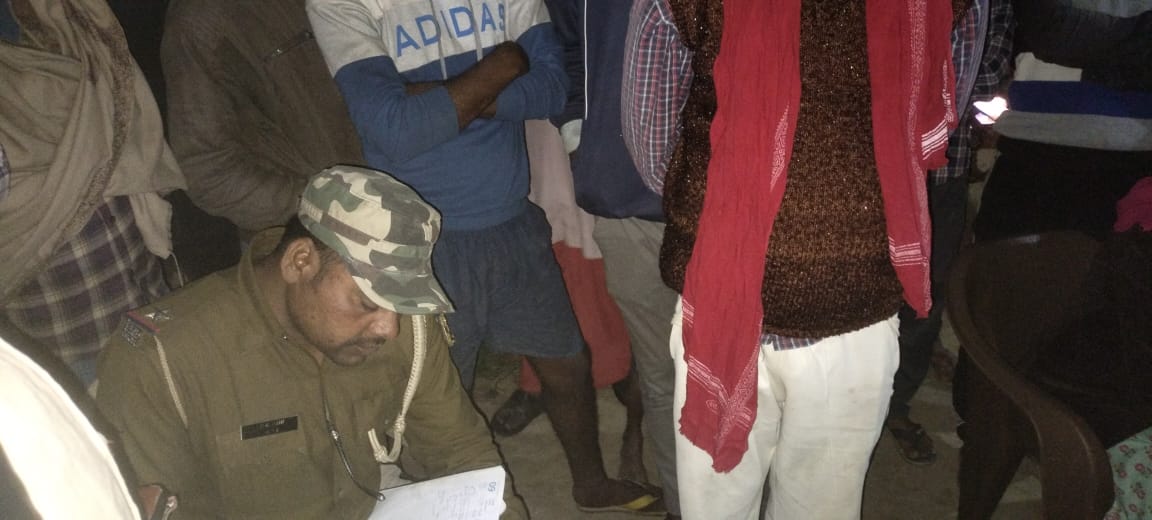 मां अपने मासुम बेटा को लेकर गंगा में लगाई छलांग, मां सकुशल और बेटा गायब 3 IMG 20220222 WA0011