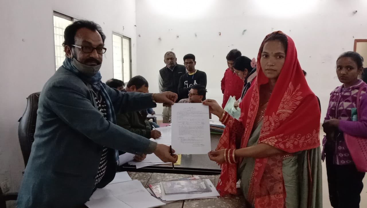 शिक्षा विभाग के पदाधिकारियों ने दिया शिक्षक - शिक्षिकाओं को नियोजन पत्र 7 IMG 20220223 WA0008 1