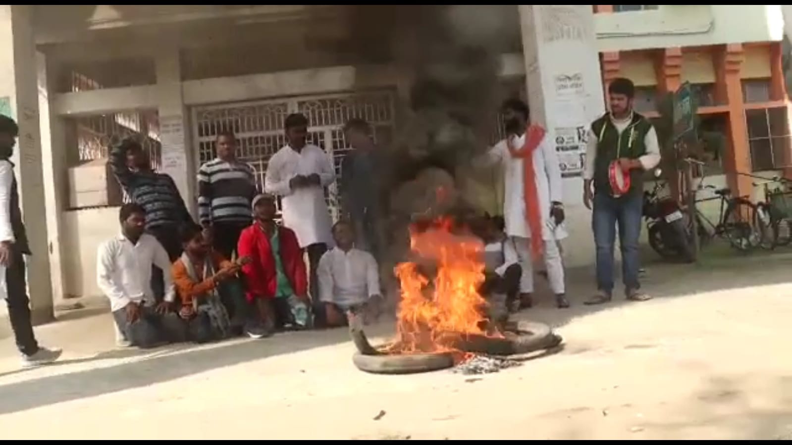 विभिन्न मांगों को लेकर युनिवर्सिटी परिसर में छात्रों ने किया विरोध प्रदर्शन 3 IMG 20220224 WA0027