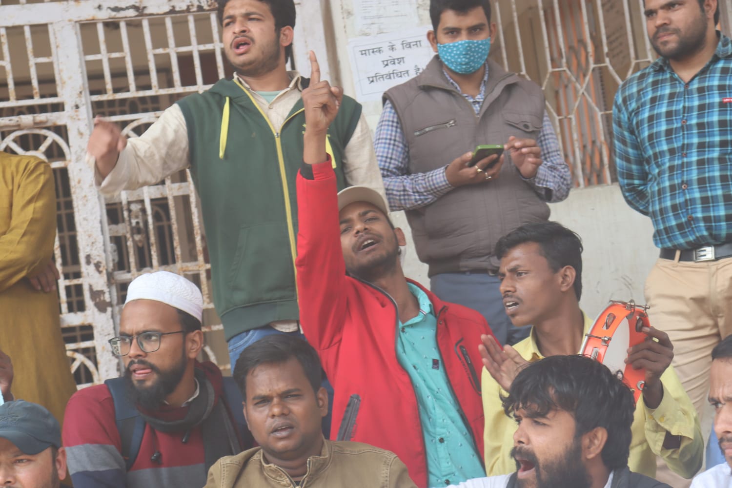 विभिन्न मांगों को लेकर युनिवर्सिटी परिसर में छात्रों ने किया विरोध प्रदर्शन 4 IMG 20220224 WA0028