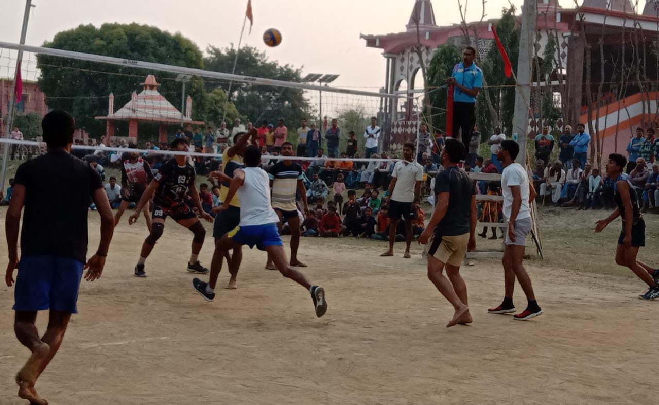 मां भगवती मंदिर के प्रांगण में राज्यस्तरीय वाॅलीबाॅल टुन्नामेंट का खेल हुआ प्रारंभ 3 IMG 20220225 WA0030