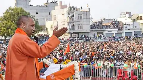 मुख्यमंत्री योगी आदित्यनाथ ने रविवार को समाजवादी पार्टी (सपा) और बहुजन समाज पार्टी (बसपा) पर तीखा हमला बोलते हुए कहा । yogi adityanath says sp bsp got boundary walls of kabristan constructed they better ask for votes f 1645361887