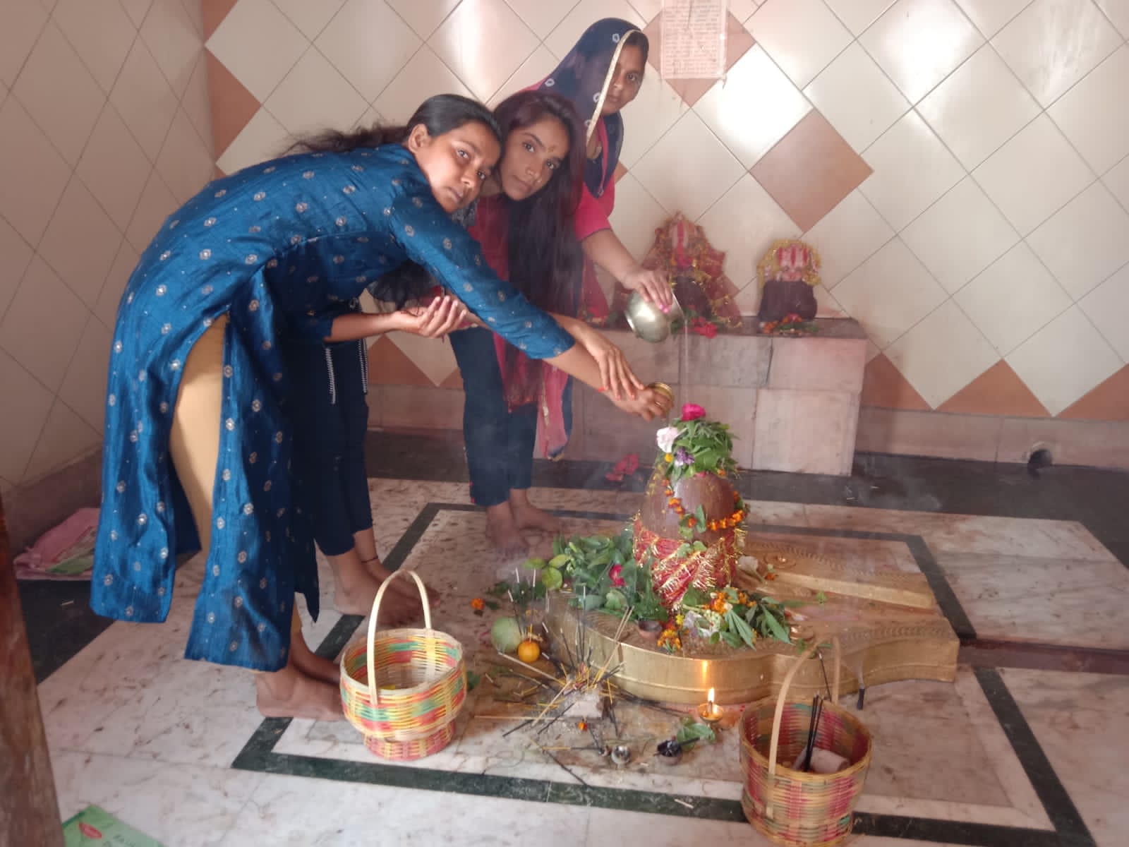 शिव विवाह पर निकली भव्य झांकी के साथ, मंदिरों में उमड़ी श्रद्धालुओं की भीड़ 13 IMG 20220301 WA0016 1