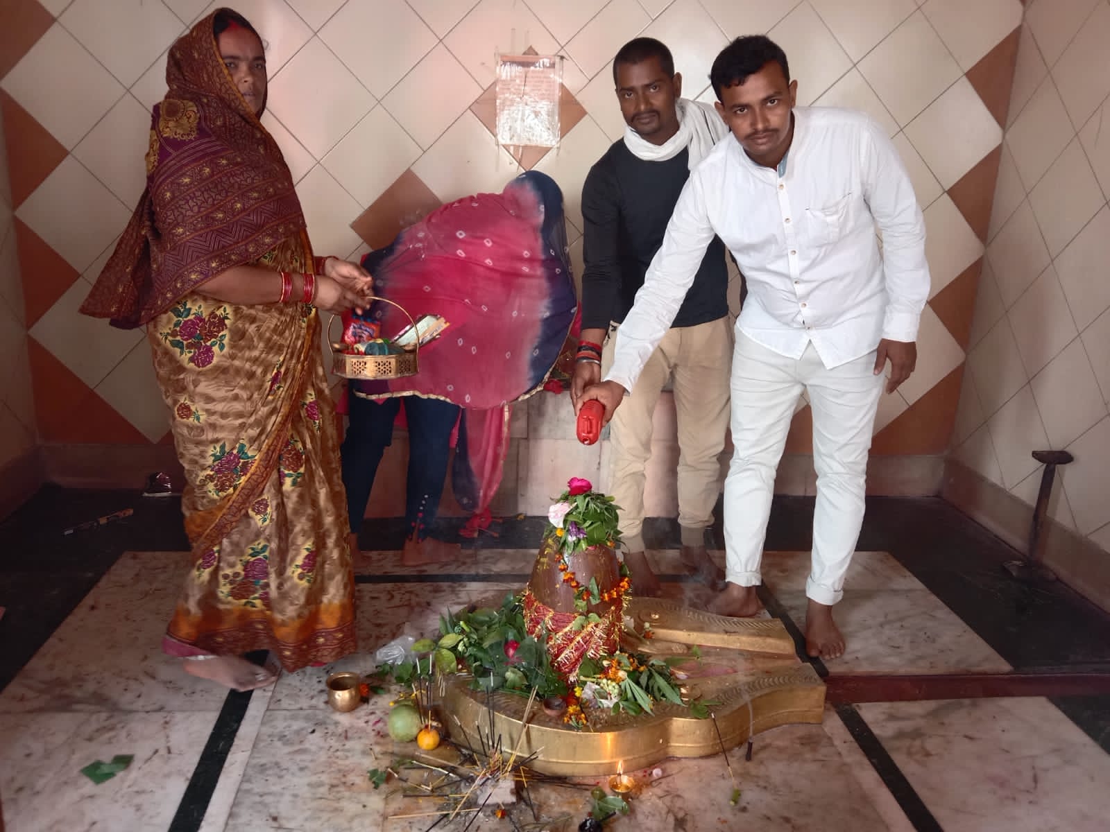 शिव विवाह पर निकली भव्य झांकी के साथ, मंदिरों में उमड़ी श्रद्धालुओं की भीड़ 12 IMG 20220301 WA0018