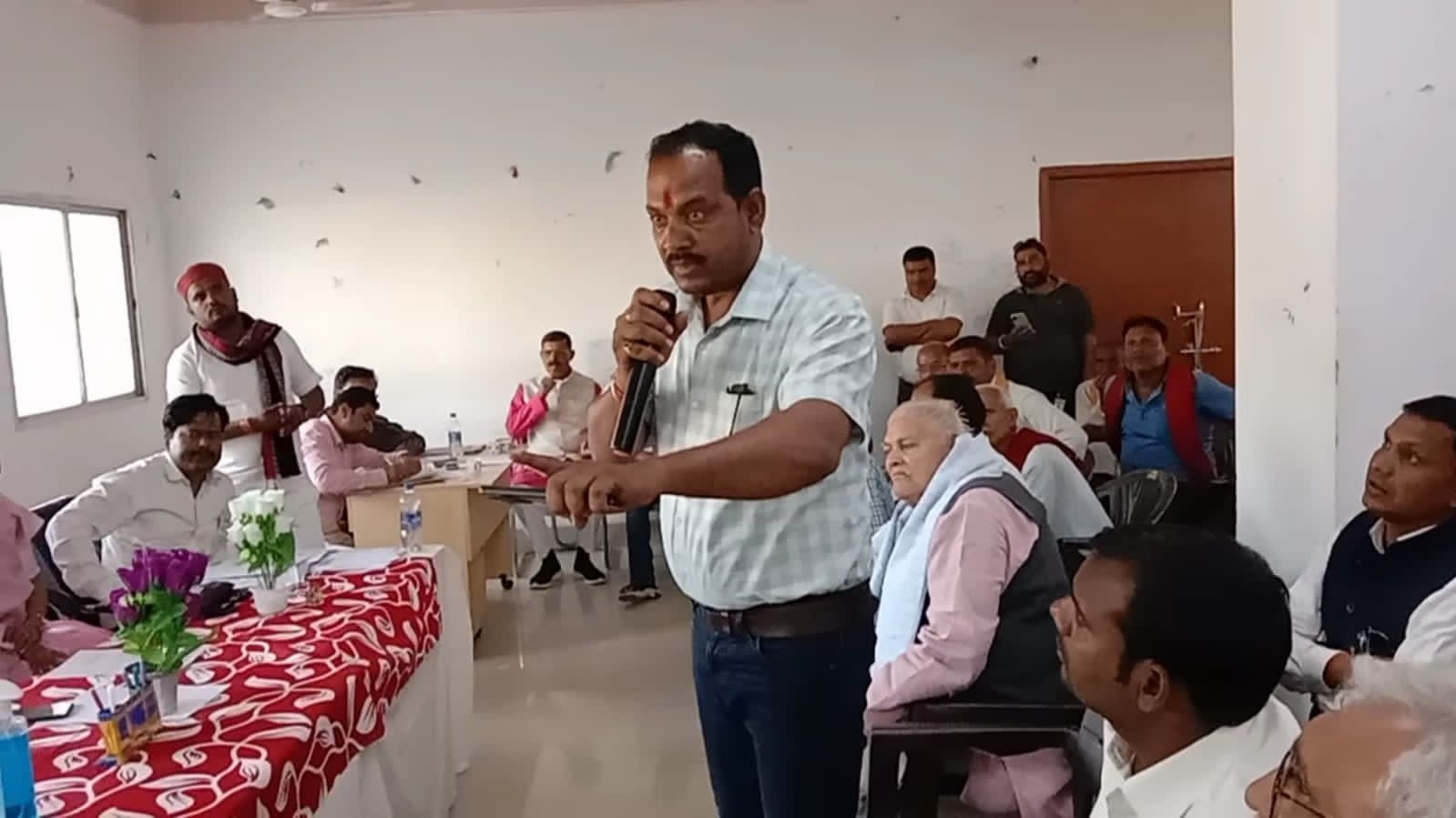 विभिन्न मुद्दों को लेकर प्रतिनिधि और पदाधिकारियों के बीच चली बहस 9 IMG 20220305 WA0015