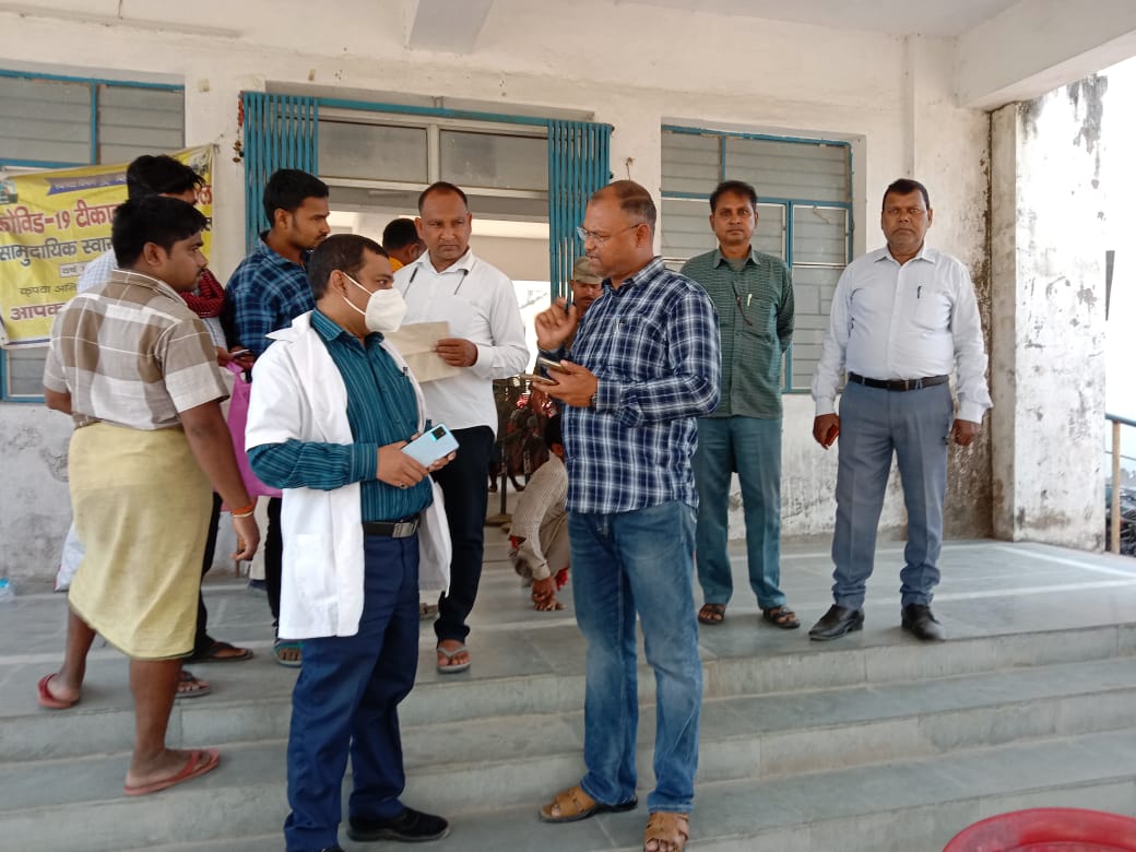 सीएचसी परिसर में यु.डी.आई. डी कार्ड बनवाने को लेकर उमड़ी दिव्यांगो की भीड़ 6 IMG 20220306 WA0003