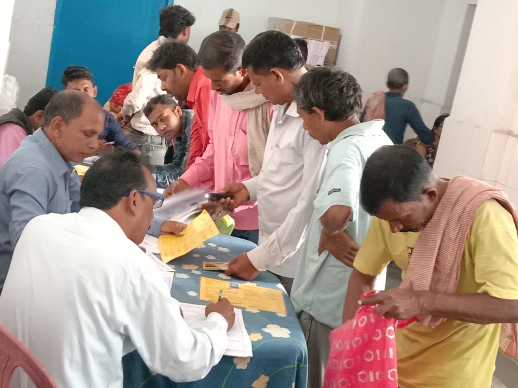 सीएचसी परिसर में यु.डी.आई. डी कार्ड बनवाने को लेकर उमड़ी दिव्यांगो की भीड़ 5 IMG 20220306 WA0010