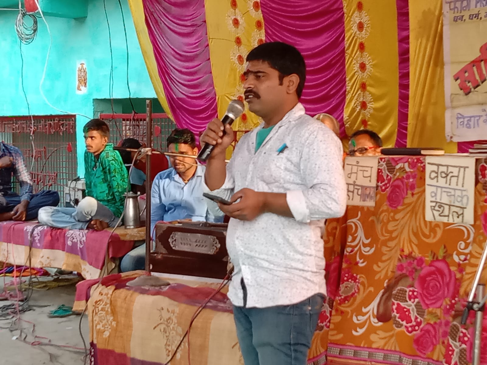 फाग मिलन सह हास्य व्यंग कवि सम्मेलन का भव्य आयोजन 9 IMG 20220306 WA0024 2