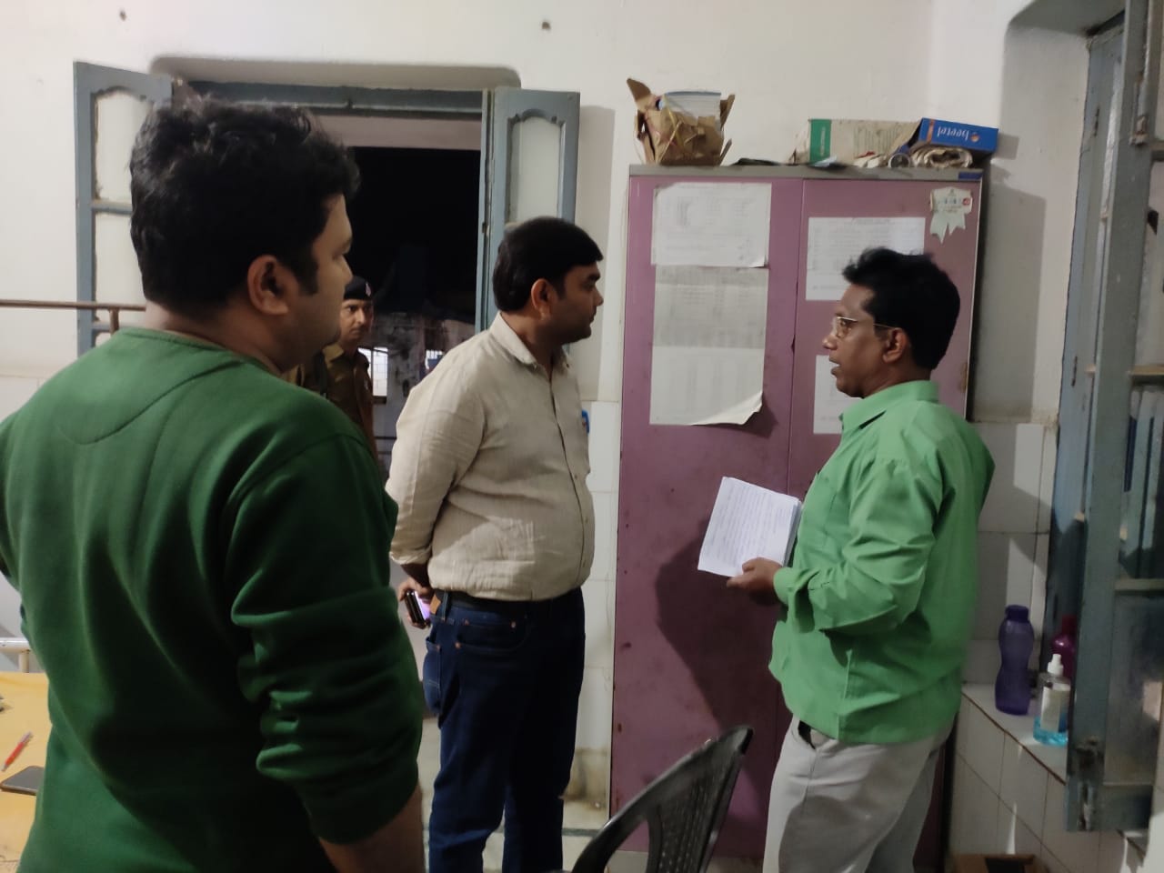 अस्पताल में औचक निरीक्षण करने पहुंचे एस.डी.ओ,मचा हड़कंप 2 IMG 20220307 WA0000