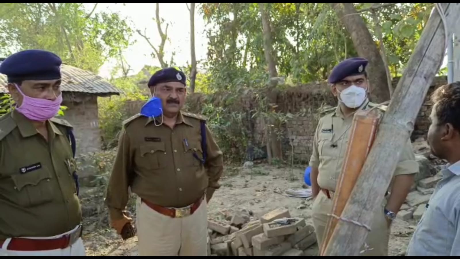 दुष्कर्म पीड़िता के परिजनों से एसपी ने किया मुलाकात,कहा आरोपी की जल्द होगी गिरफ्तारी 3 IMG 20220307 WA0004