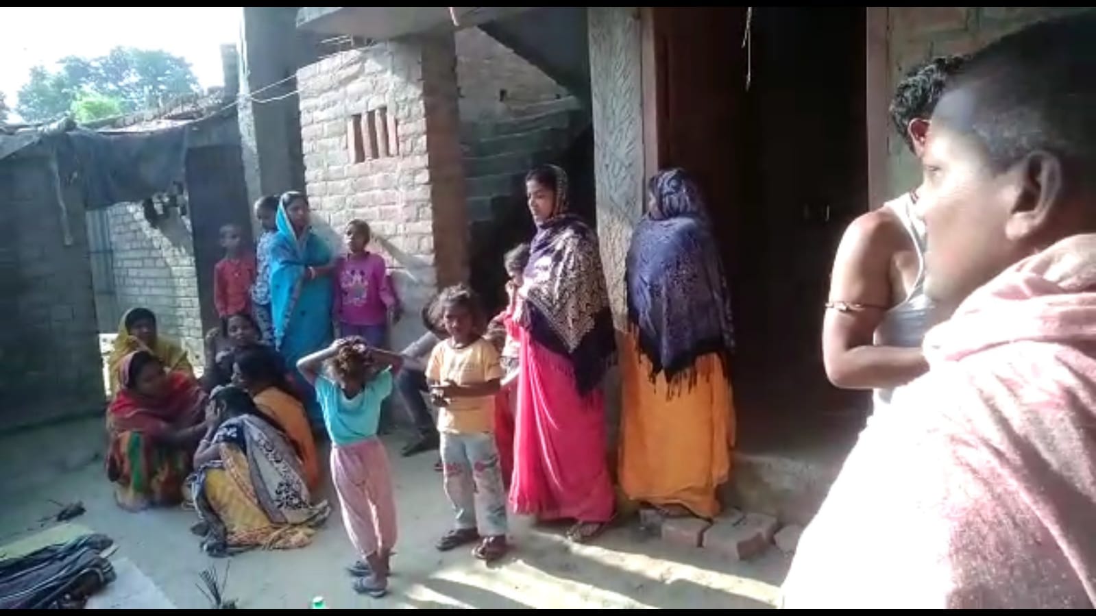 झुला झुलने के दौरान रस्सी टुट नीचे गिरने से बच्ची की हुई मौत 3 IMG 20220311 WA0029