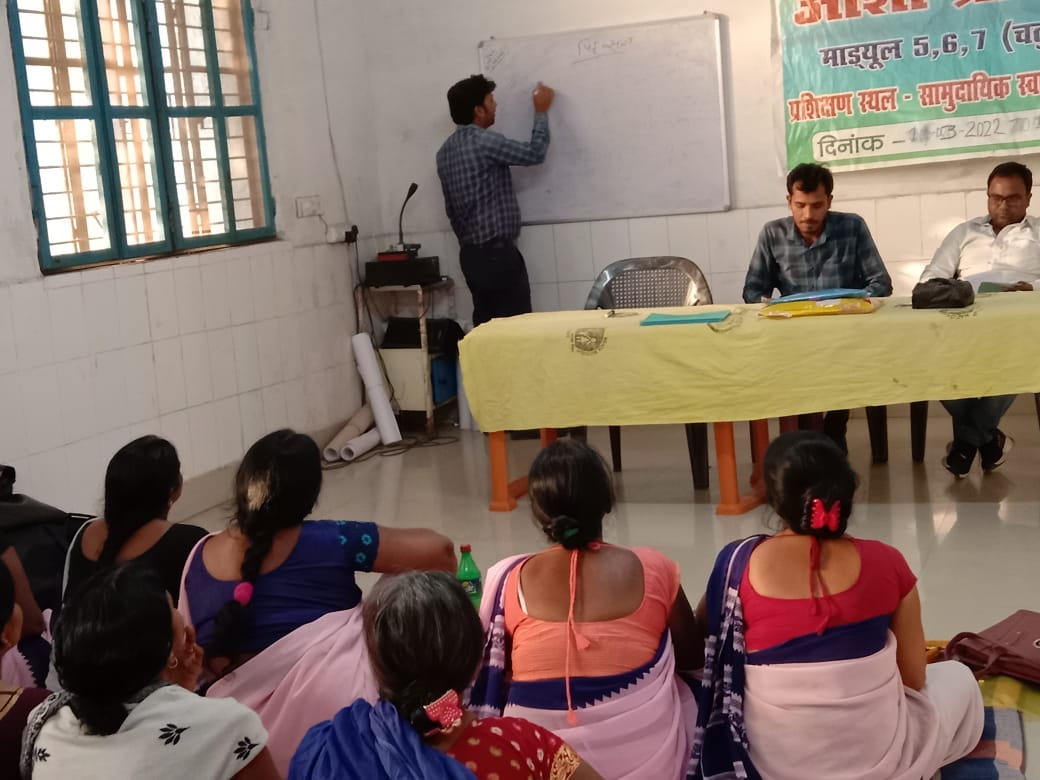 प्रसव कराने आई महिलाओं की कोई असुविधा ना होने को लेकर आशा कर्मियों की छः दिवसीय प्रशिक्षण प्रारंभ 3 IMG 20220311 WA0031