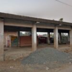 सब्जी मंडी के निर्धारित जगहों को छोड़ सड़कों पर दुकानदारों ने कर रखी अतिक्रमण // INQUILABINDIA