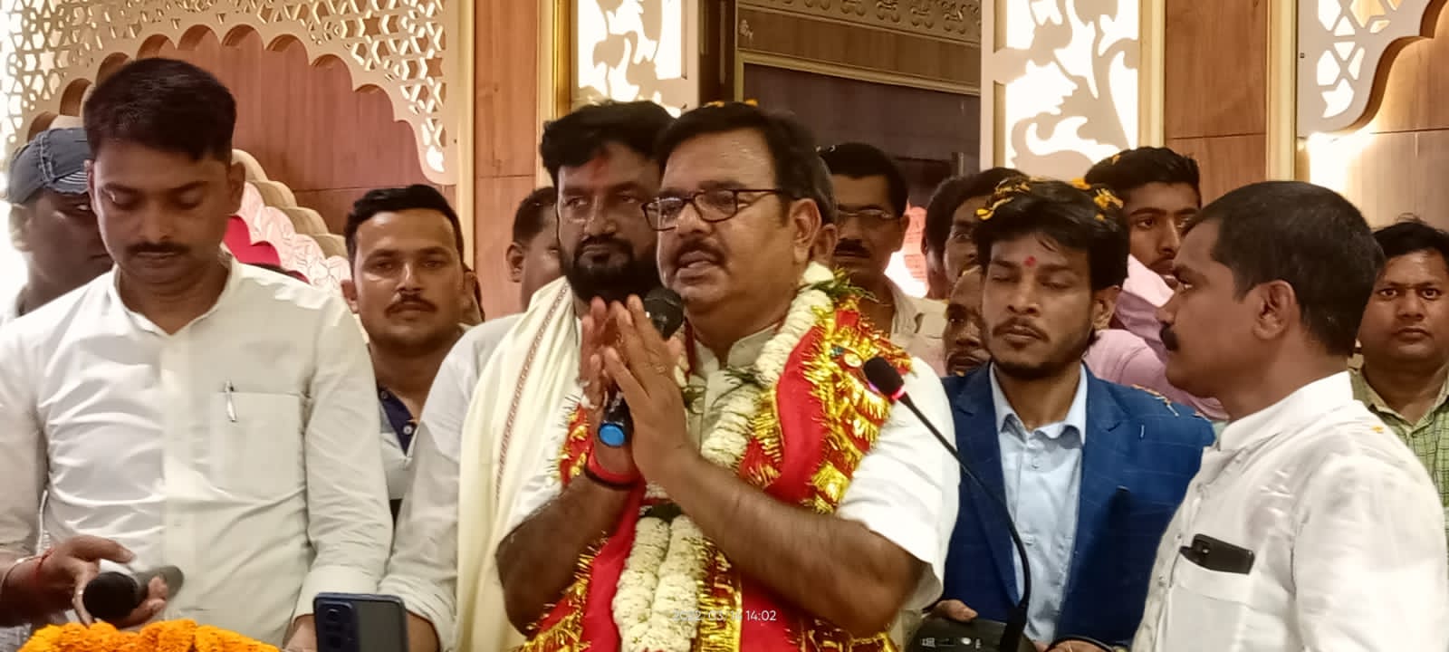 एम.एल.सी कांग्रेस प्रत्याशी राजीव कुमार के नामांकन में पंचायत प्रतिनिधि की उमड़ी भीड़ 5 IMG 20220314 WA0012