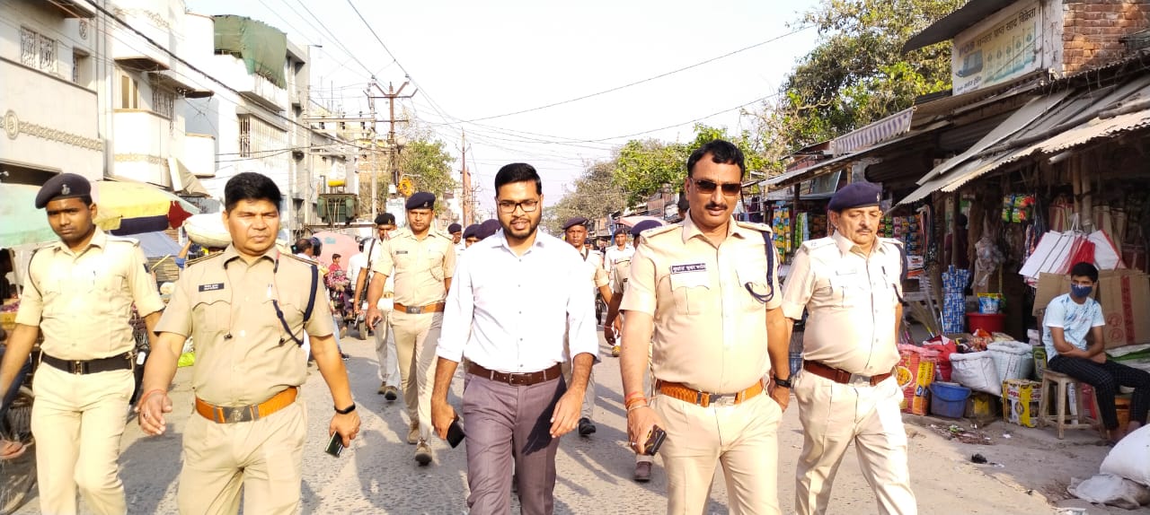 नवगछिया एसपी के नेतृत्व में निकला फ्लैग मार्च ।। Inquilabindia 1 IMG 20220317 WA0001