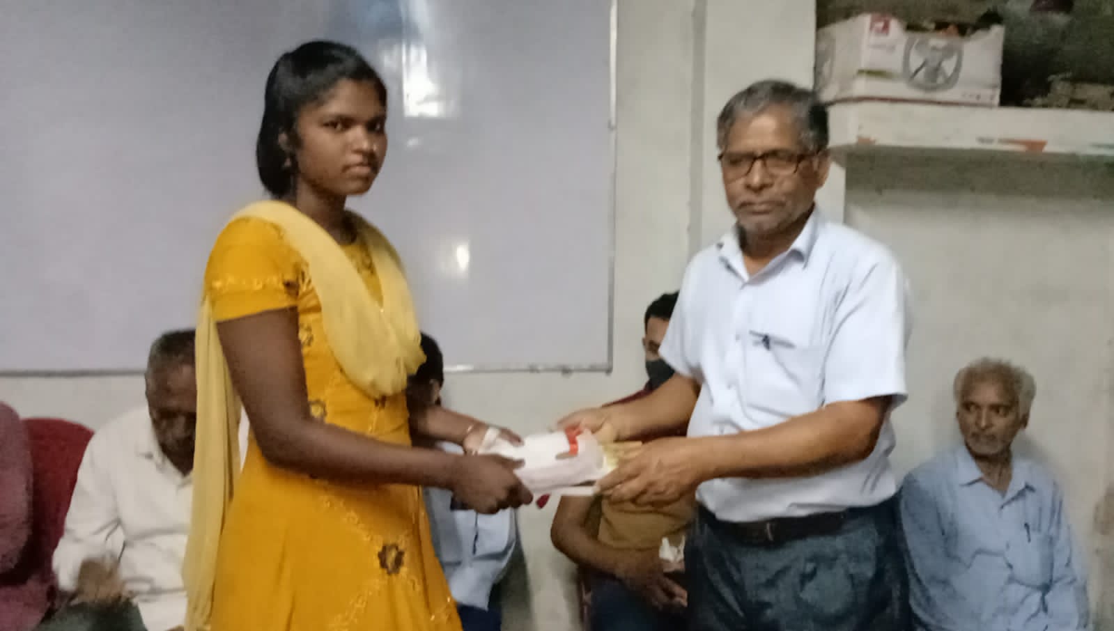 इंटरमीडिएट परीक्षा में उत्तीर्ण छात्र - छात्राओं को किया गया सम्मानित 17 IMG 20220321 WA0012