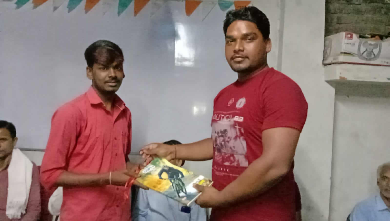 इंटरमीडिएट परीक्षा में उत्तीर्ण छात्र - छात्राओं को किया गया सम्मानित 12 IMG 20220321 WA0013