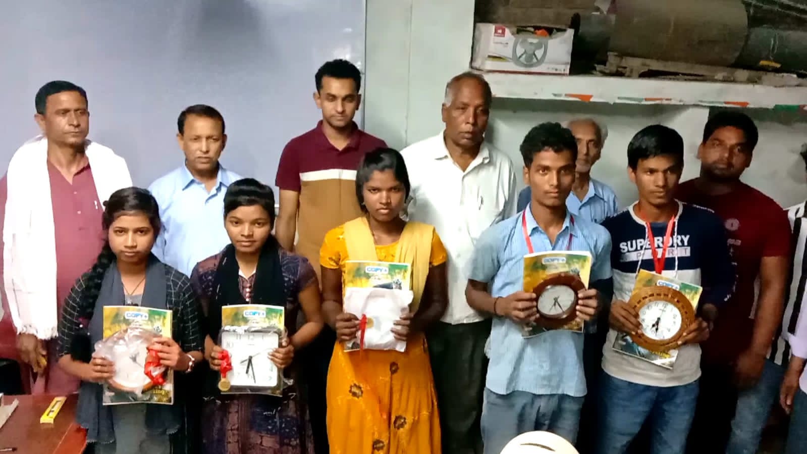इंटरमीडिएट परीक्षा में उत्तीर्ण छात्र - छात्राओं को किया गया सम्मानित 13 IMG 20220321 WA0023 1