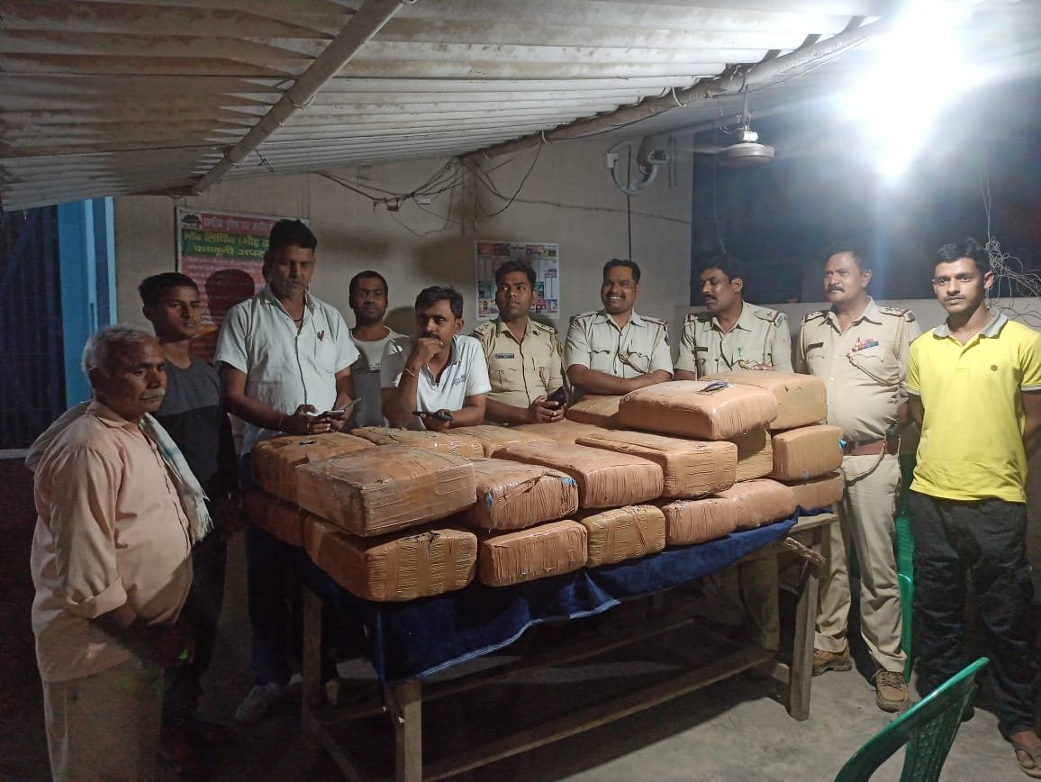 छापेमारी में 26 पैकेट गांजा बरामद लेकिन तस्कर फरार 2 IMG 20220326 WA0017