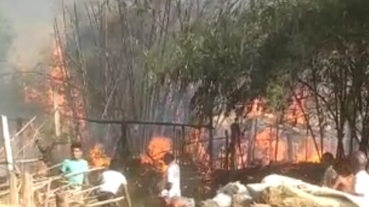 भीषण अग्निकांड में गरीब किसानों के लाखों की सम्पत्ति जलकर राख 7 IMG 20220326 WA0021