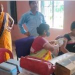 जदयु नगर व्यवसायिक प्रकोष्ठ के नेतृत्व मे वैक्सीन सेंटर मे छात्र छात्राओं ने लिए वैक्सीन ।। Inquilabindia