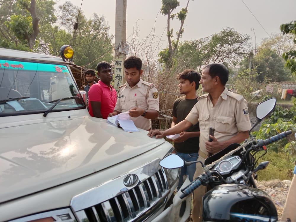 यातायात नियमों का उल्लंघन करने वाले चालकों से पुलिस ने काटी चलान 3 IMG 20220330 WA0011