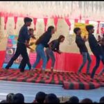 अपने विद्यालय में हुए विदाई समारोह पर भावुक हो फूट-फूटकर रोए छात्र- छात्रा
