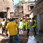 बम ब्लास्ट में आहत हुए परिजनों ने घर तोड़ने पर लगाई पाबंदी, अपनी मांगों को ले बैठे धरना पर ।। Inquilabindia