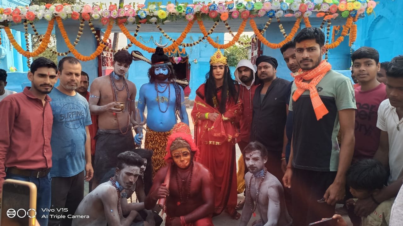 महाशिवरात्रि पर नवगछिया के प्रसिद्ध शिवालयों में उमड़ी श्रद्धालुओ की भीड़ ।। Inquilabindia 2 img 20220302 wa00019172588205633764482