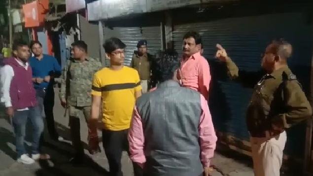 सुलतानगंज पुलिस ने बडे पदाधिकारी के निर्देश पर विभिन्न जगहों मे छापेमारी करते हुए भारी मात्रा मे पटाका बम सहित छः लोगों को गिरफ्तार किए । 2 img 20220308 wa00202633156013172591503